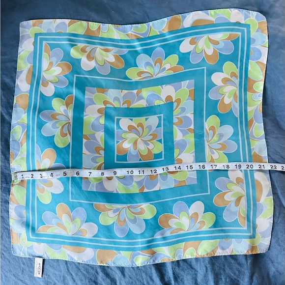 OSCAR by OSCAR DE LA RENTA 100% Silk Blue & Multi-Hue Vintage Scarf. Perfect. - Picture 5 of 7